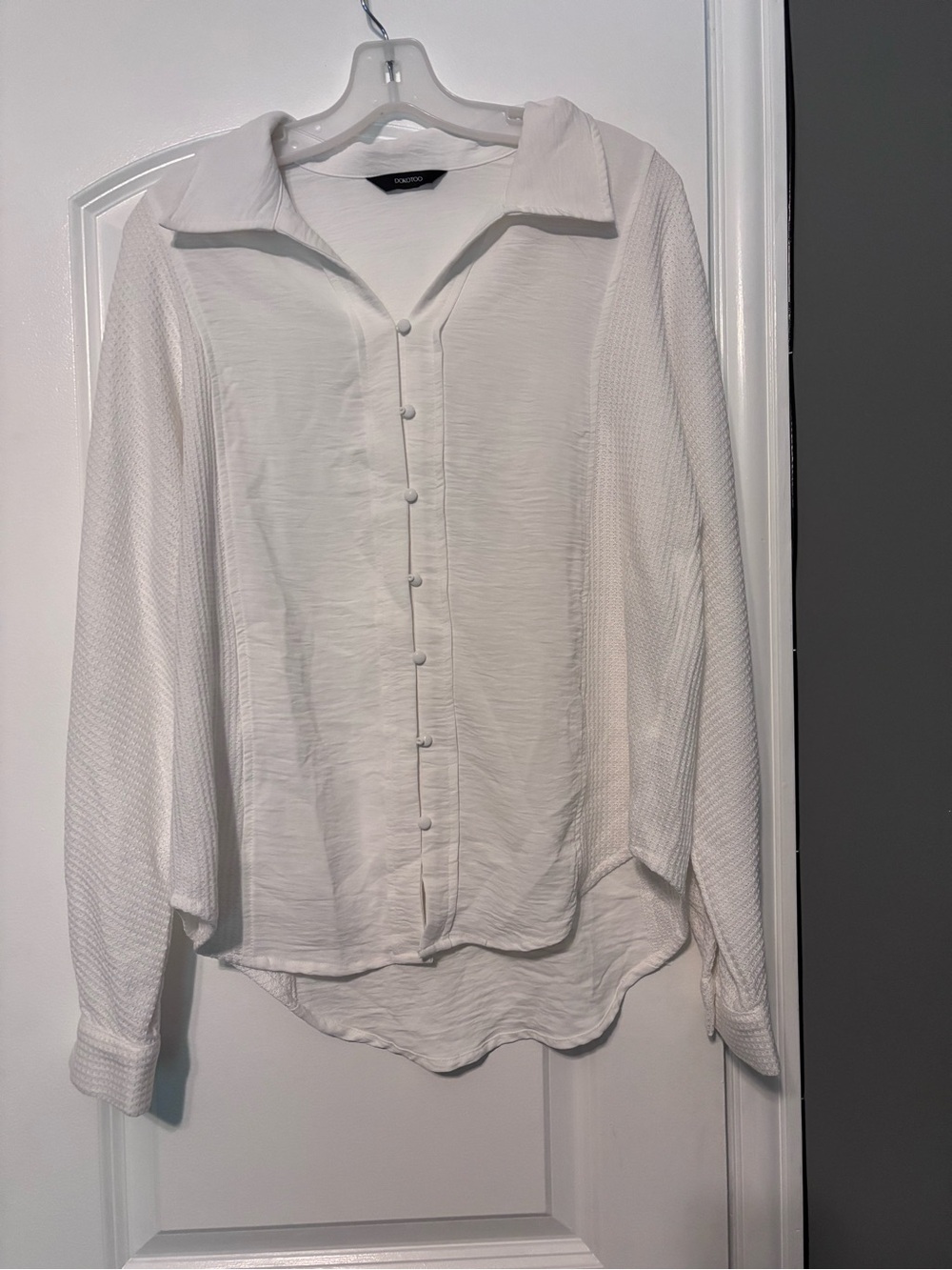 Dokotoo White Textured Button-Front Womens Shirt Size Small 100% polyester